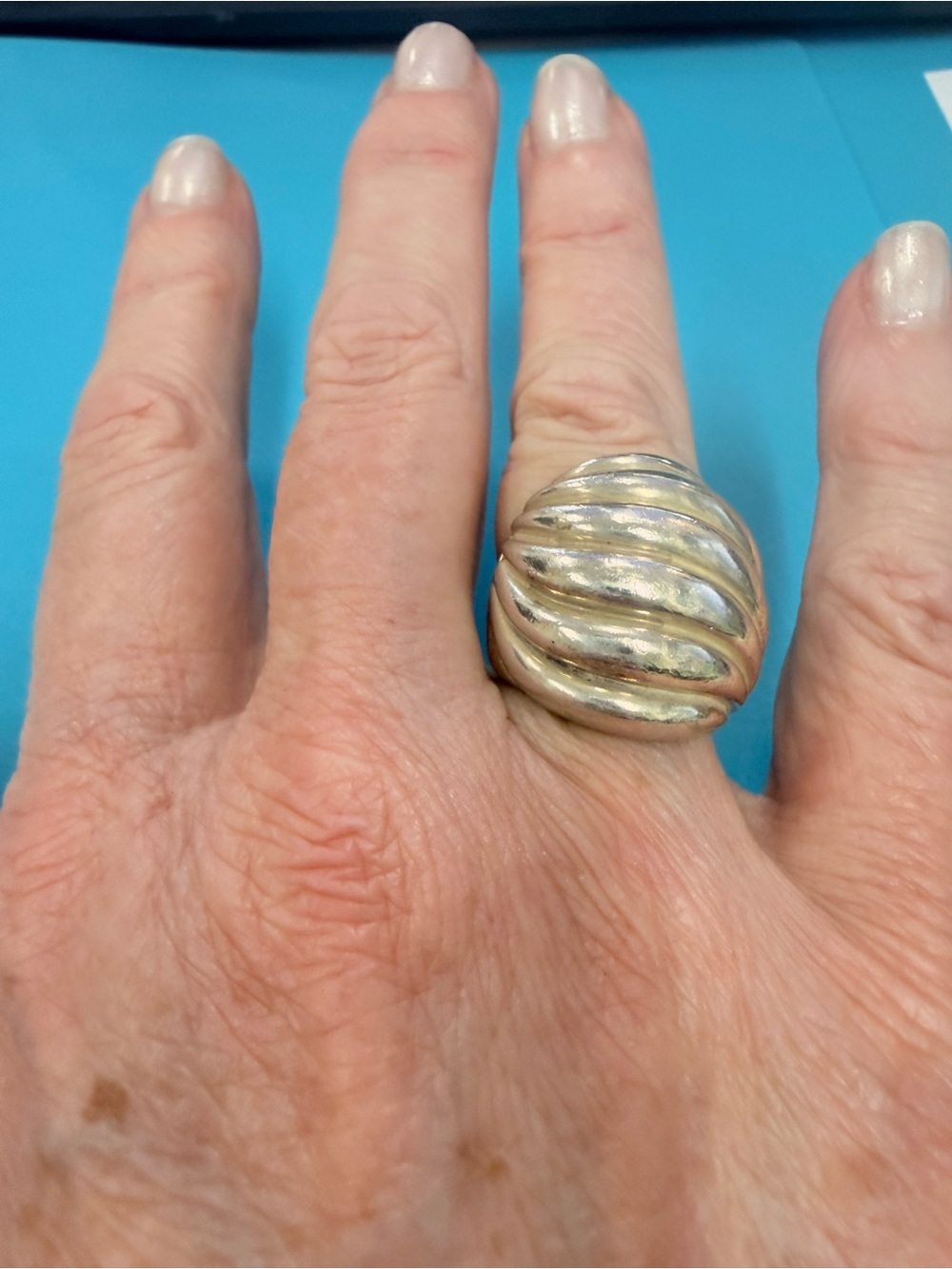 David Yurman Size 7 Two-Tone Wave Sculpted Silver Ring with 750 Gold Accent